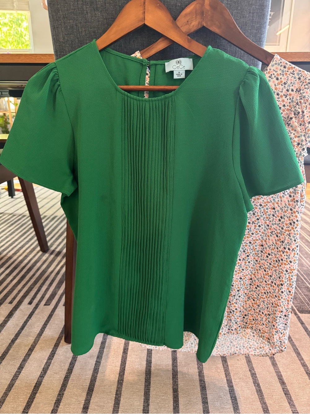 2 for 1! Floral V-Neck Short Sleeve Women's Top & Green pleated formal